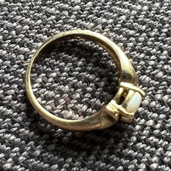 10k Yellow Gold Opal Ring - Picture 8 of 16